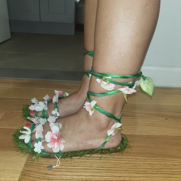 AUTHENTIC DOLCE & GABBANA FAUX GRASS WRAP UP FLORAL SANDALS SIZE 39 - Picture 4 of 7